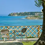 Bella Vista Sea View Apartments, By Zantewize