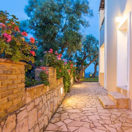 Bella Vista Sea View Apartments, By Zantewize *