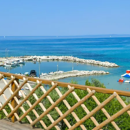 Bella Vista Sea View Apartments, By Zantewize *