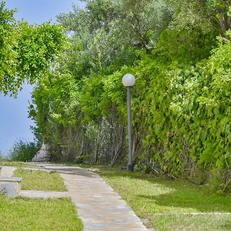 Bella Vista Sea View Apartments, By Zantewize