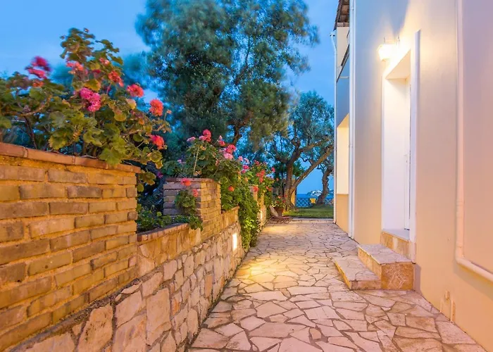 Bella Vista Sea View Apartments, By Zantewize *