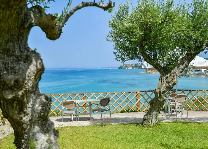 Bella Vista Sea View Apartments, By Zantewize *
