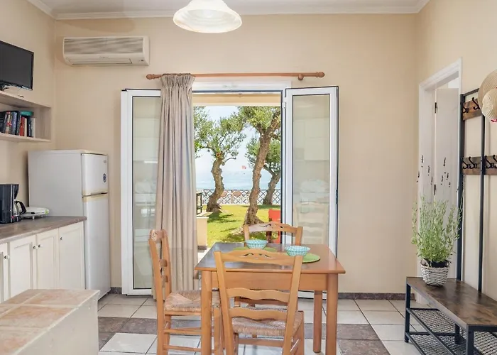 Bella Vista Sea View Apartments, By Zantewize *