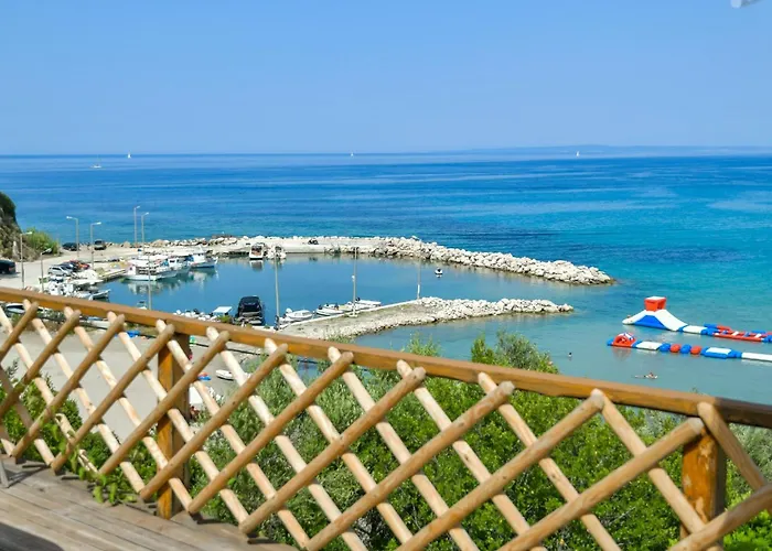Bella Vista Sea View Apartments, By Zantewize *